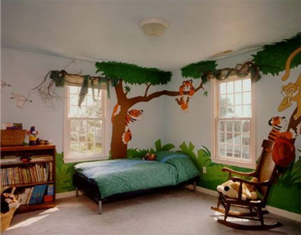 Kinderzimmer Idee Baum grün Tiere Buch Stuhl 
