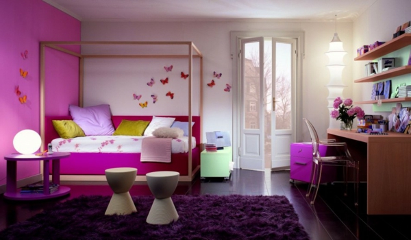 Kinderzimmer Idee lila Schmetterling Kisschen Bett 