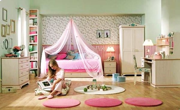 Baldachin rosa grün Bett Schreibtisch Stuhl Zimmer der Jugendliche