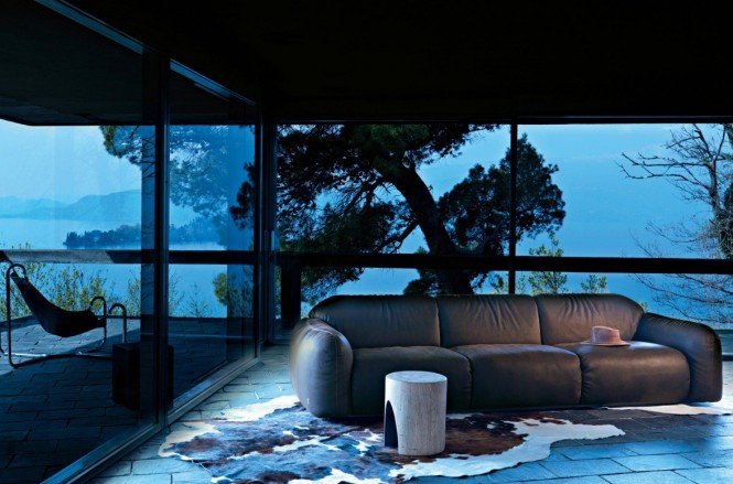 Busnesli Kuhteppich braun Couch Fenster Terrasse