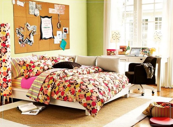Schlafzimmer Mädchen Bett gemustert grün Wand