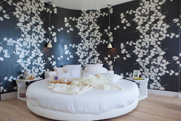 gemustert Wand weiß rund Bett schwarz Holzboden