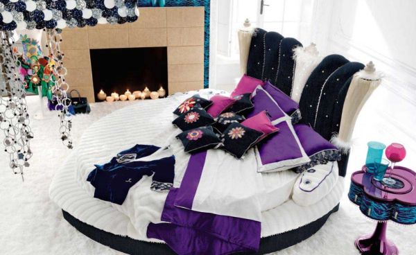 lila rosa weiß schwarz Teppich Bett