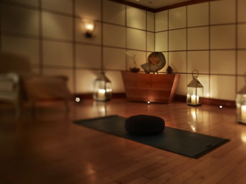 minimalistische meditation raum designs yoga entspannen