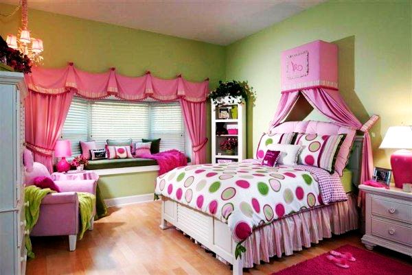 rosa Gardinen grün gepunktet Schlafzimmer Mädchen Bett