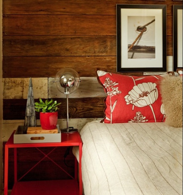 rustikale schlafzimmer designs bettwäsche idee holz rot kissen
