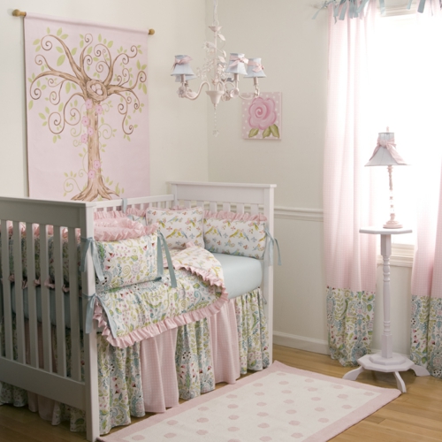 schönes vintage babyzimmer blass pastellfarben