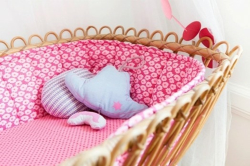 schönes vintage babyzimmer design rosa babybett stroh