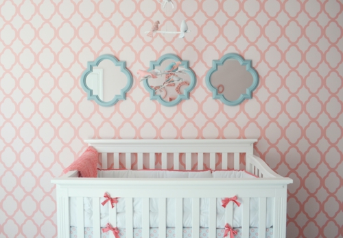 schönes vintage babyzimmer design rosa wandspiegel