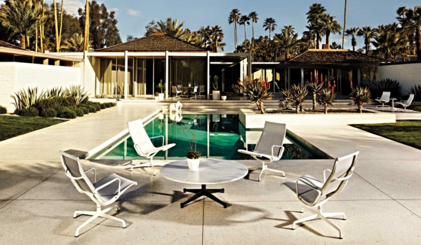 weiß stuhl schwimmbecken haus palmen Außenbereich