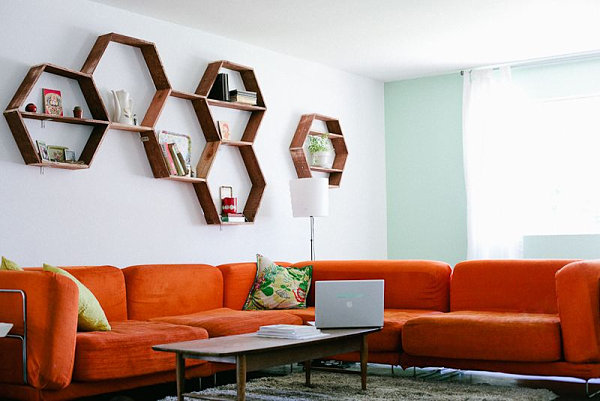DIY Bienenwaben Muster orange couch regale