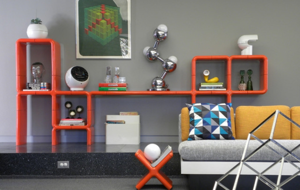 Midcentury modernes Design couch orange regale