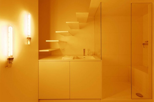 Modern Paris Apartment innovative Techniken  für Beleuchtung gelb