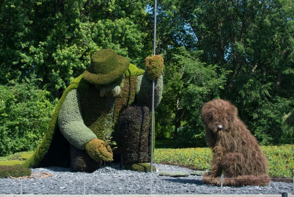 Skulpturen im Botanischen Garten in Montreal hund mann