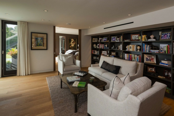 Wohnung in Beverly Hills bibliothek weiß sofa