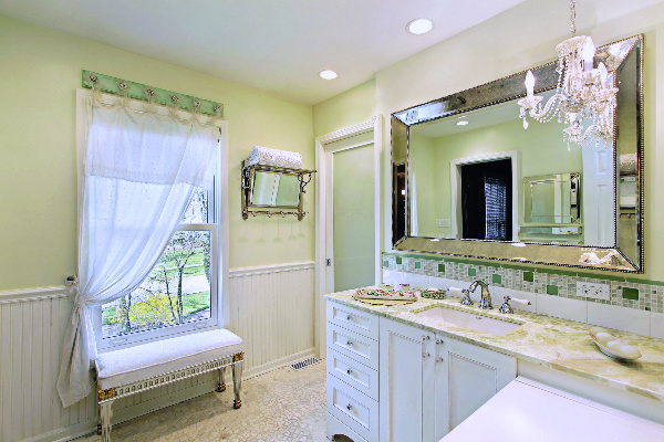 elegante badezimmer renovierung ideen spiegel vorhang