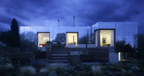 grünes Haus Smart Technologie zeitgenössisches Design exterior nacht