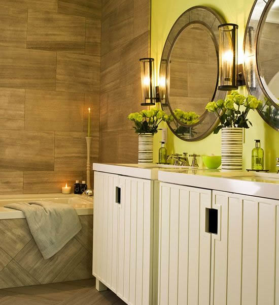 stilvolle badezimmer einrichtungen gelbgrüne wände graue mosaik fliesen