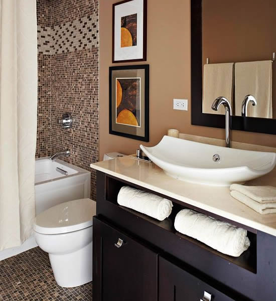 stilvolle badezimmer einrichtungen winzige mosaik fliesen braun und beige