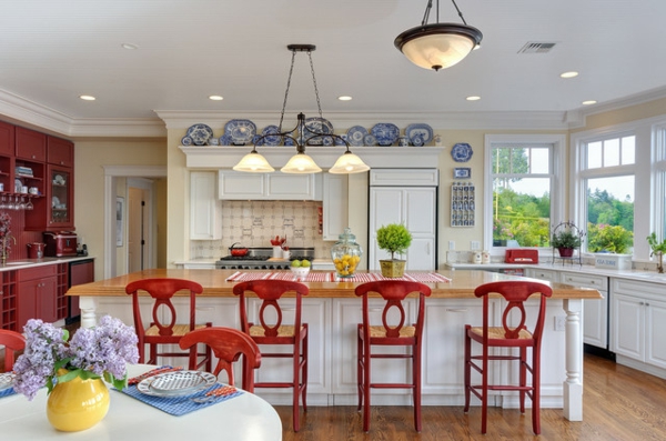 traditionell küche farbige Designs rot blau weiß