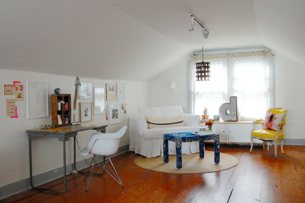 Flohmarkt Funde Haus stilvoll interior sofa schreibtisch stuhl