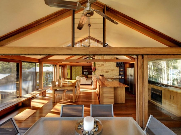 Haus mit rustikalen Elementen modern Design küche esszimmer stein holz