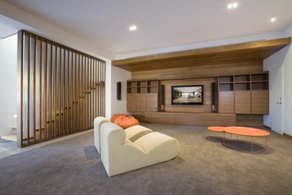 Luxus Residenz dramatische Ozean Blicke weiß couch holz schrank wohnzimmer