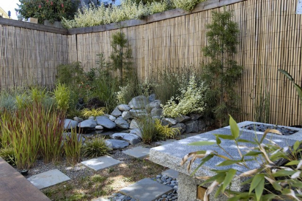 Privatraum Hinterhof mit Stil Eleganz bambus steine pflanzen