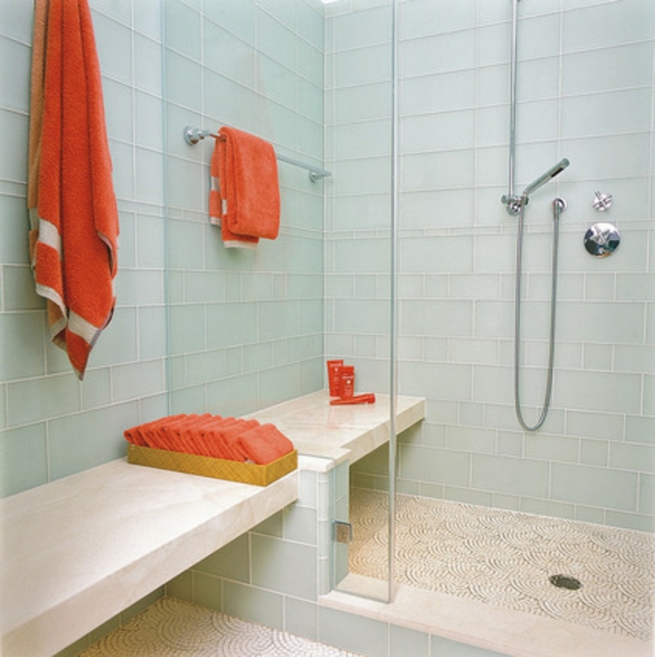 Professionelle Hinweise Installation im Badezimmer orange tuch dusche