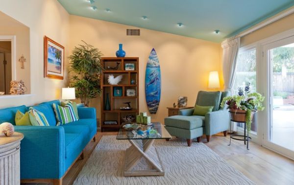 Seemännische Dekoration blau couch tisch surfbrett
