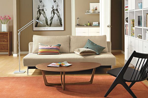Stühle für das Wohnzimmer Holz orange teppich holztisch kissen couch