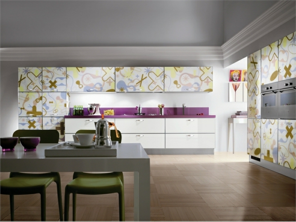 Dekorationsmotive gelb lila küche