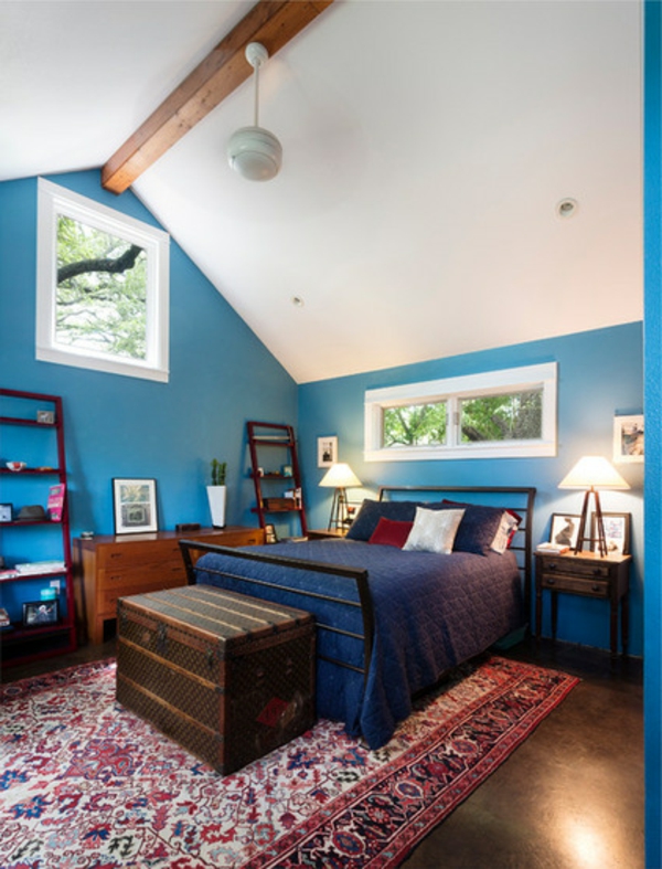 Umbau in einem Haus blau bett schlafzimmer lampe