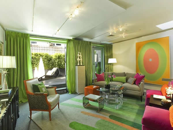 Wohnraum Dekoration  grün couch glastisch wandkunst