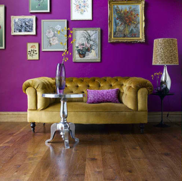 Wohnzimmer Designs in Lila bild gelb couch tisch lampe