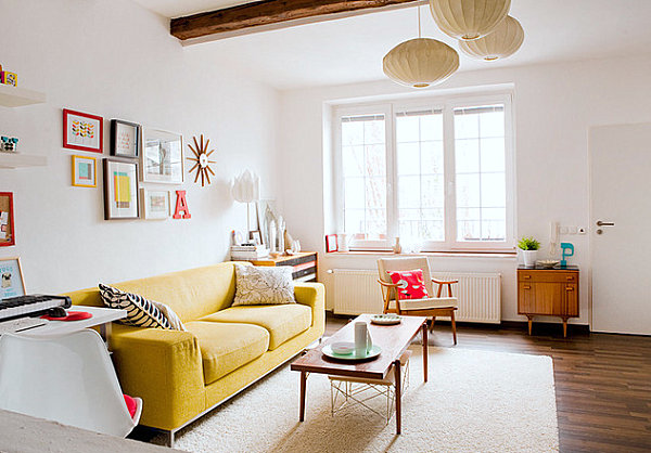 Zimmer mit weißen Wänden dekorieren gelb couch tisch
