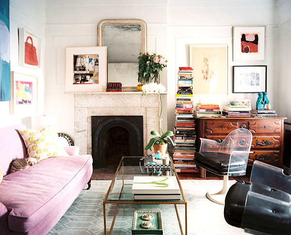 Zimmer mit weißen Wänden dekorieren wohnzimmer kamin rosa couch
