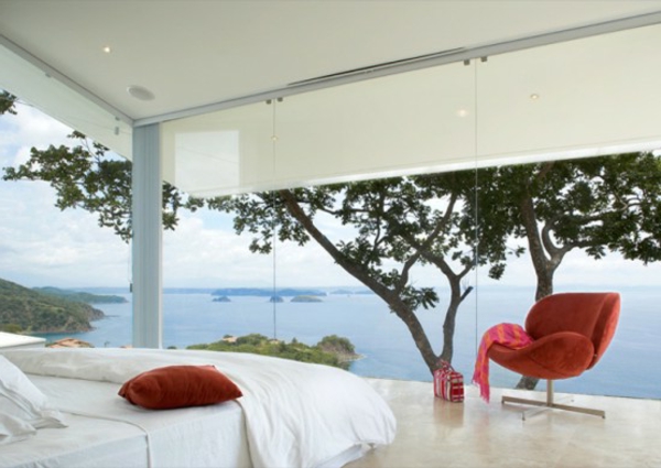 erstaunlich tropische Villa bett rot stuhl schlafzimmer