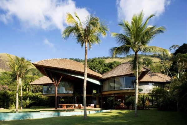 fabelhaft blattförmiges Haus in Brasilien palme