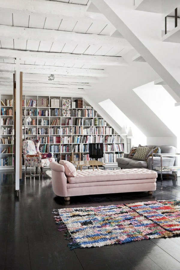 fabelhaft Bücherregale couch bunt teppich