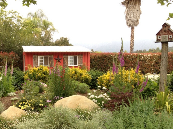 inspirierende Ideen Gartenhütten Hinterhof pflanzen