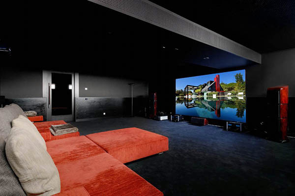 modernes Haus Madrid rot couch schwarz