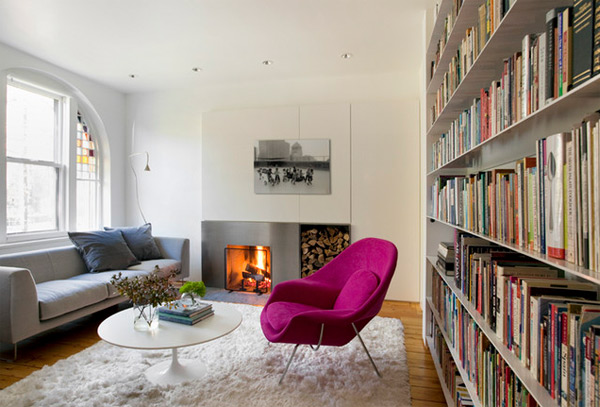 schick interior tolle Stühle lila bibliothek couch