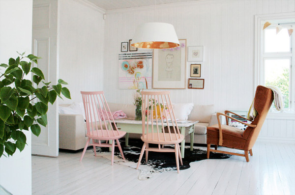 schick Interior tolle Stühle rosa braun tisch