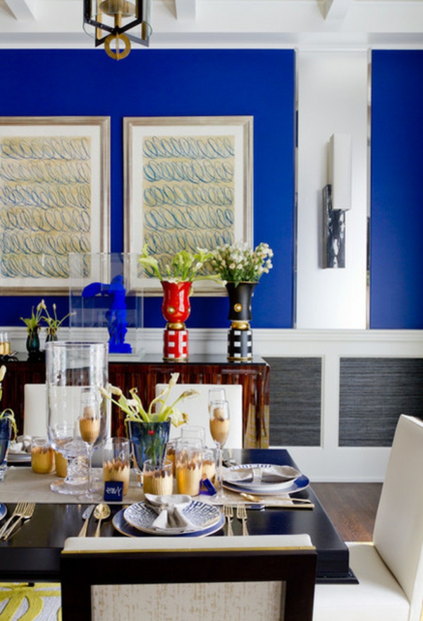 sommerliche Fantasie Design Musterhaus blau bild esstisch