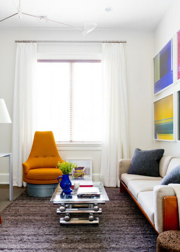 sommerliche Fantasie Design Musterhaus orange sofa kaffeetisch couch