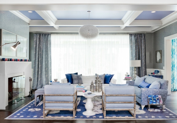 sommerliche Fantasie Design Musterhaus wohnzimmer blau sofa