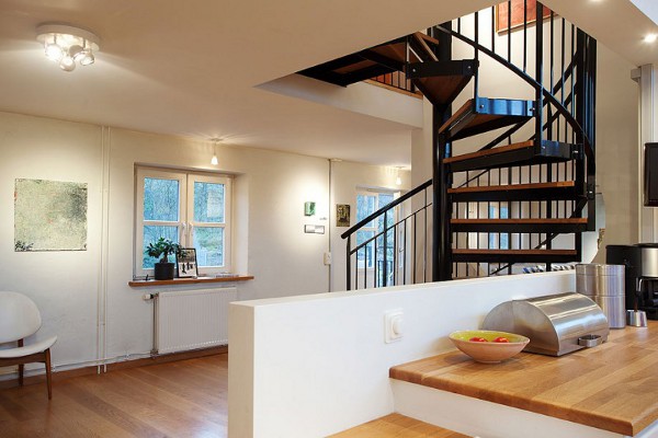 vorzüglich Apartment treppe tisch