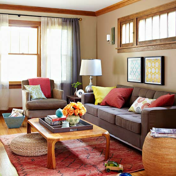 Auswahl der Farbe couch braun holz tisch kissen rot gelb lampe teppich