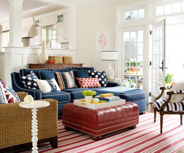 Blaue Farbpalette teppich rot blau couch kissen sofa lampe